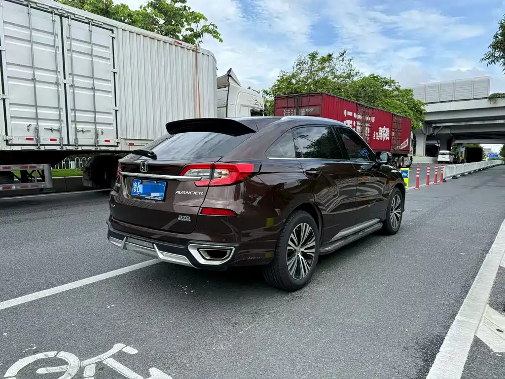 Avancier 370 TURBO 4 WD Premium