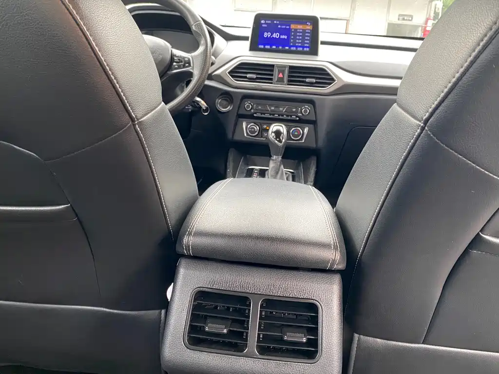 Fengguang S560 1.8 L CVT Elite