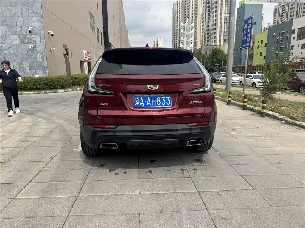Cadillac XT4 28 T 4 WD Leading Sport