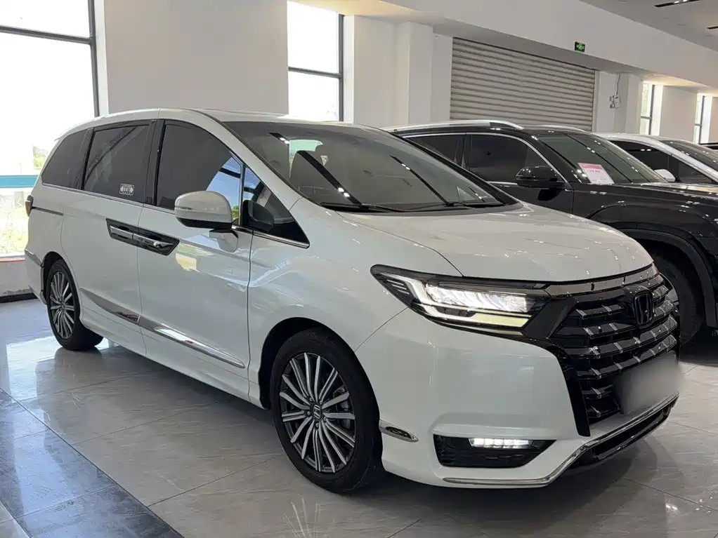 Elysion 2.0 L e:HEV Luxury
