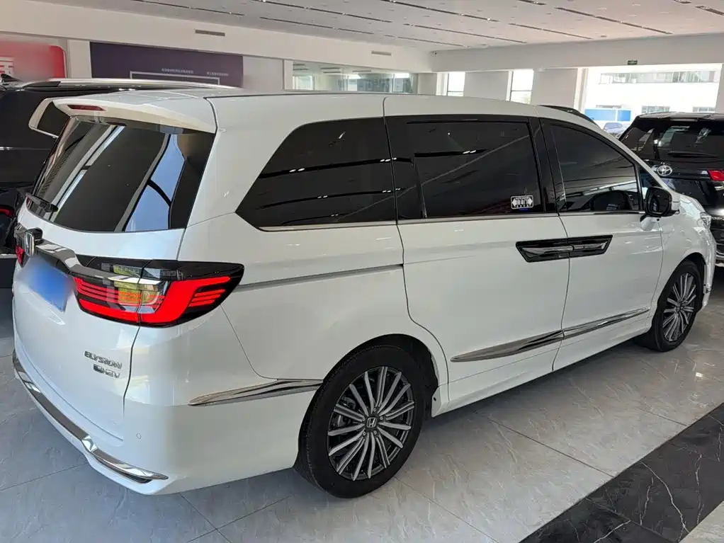 Elysion 2.0 L e:HEV Luxury