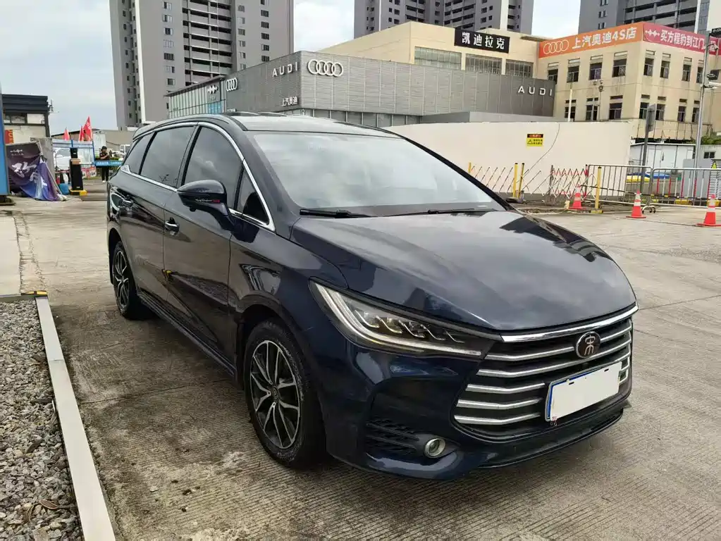 Song MAX 1.5 T Auto Connected Luxury 6-seat