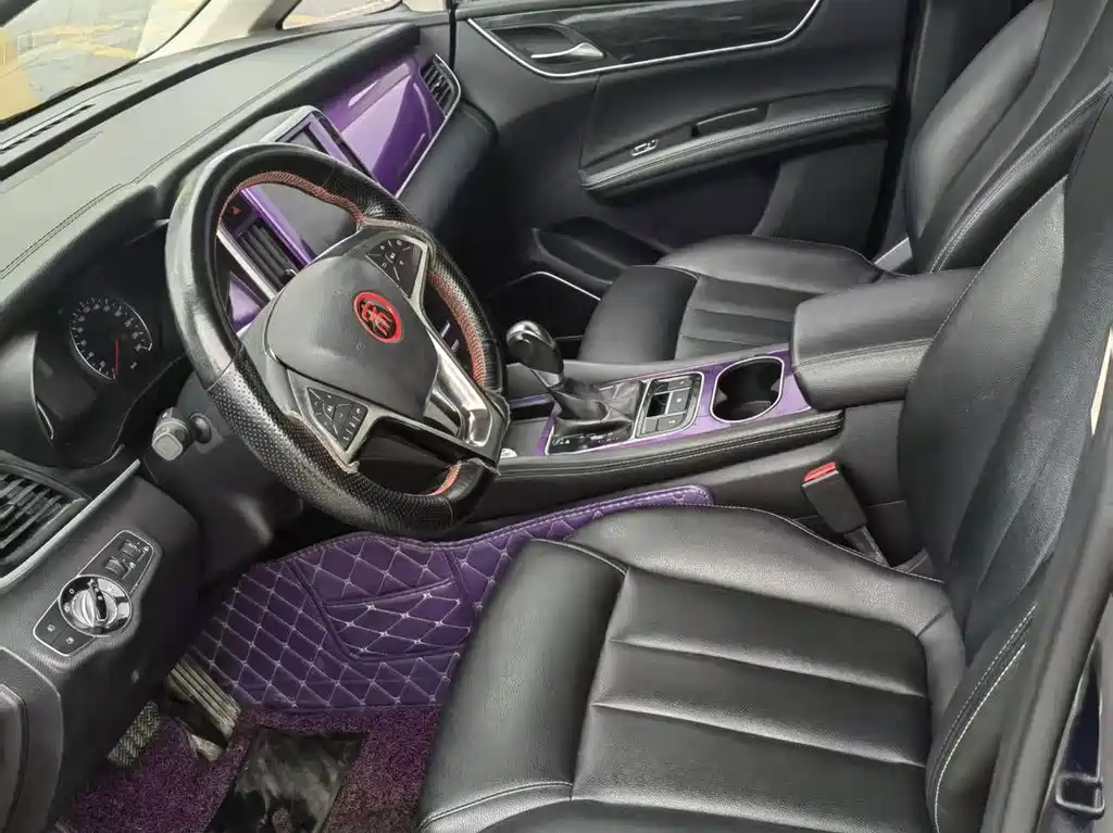 Song MAX 1.5 T Auto Connected Luxury 6-seat