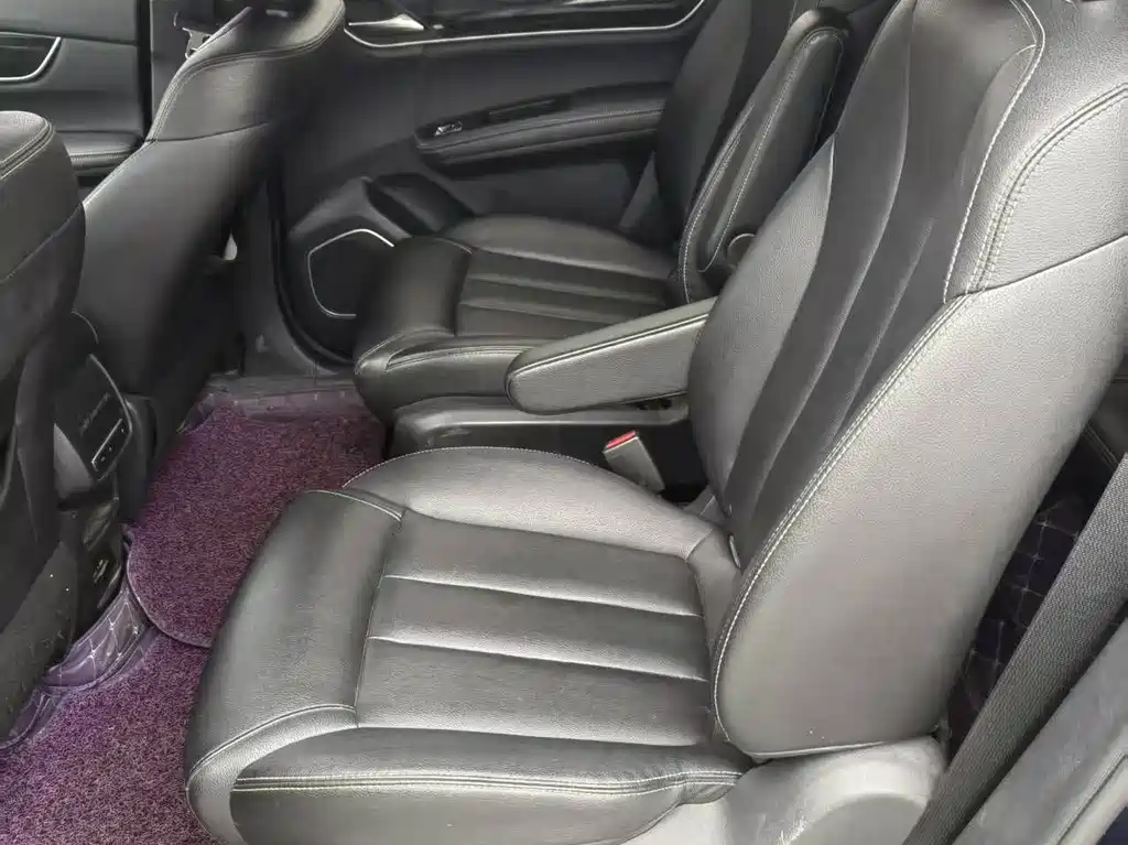 Song MAX 1.5 T Auto Connected Luxury 6-seat