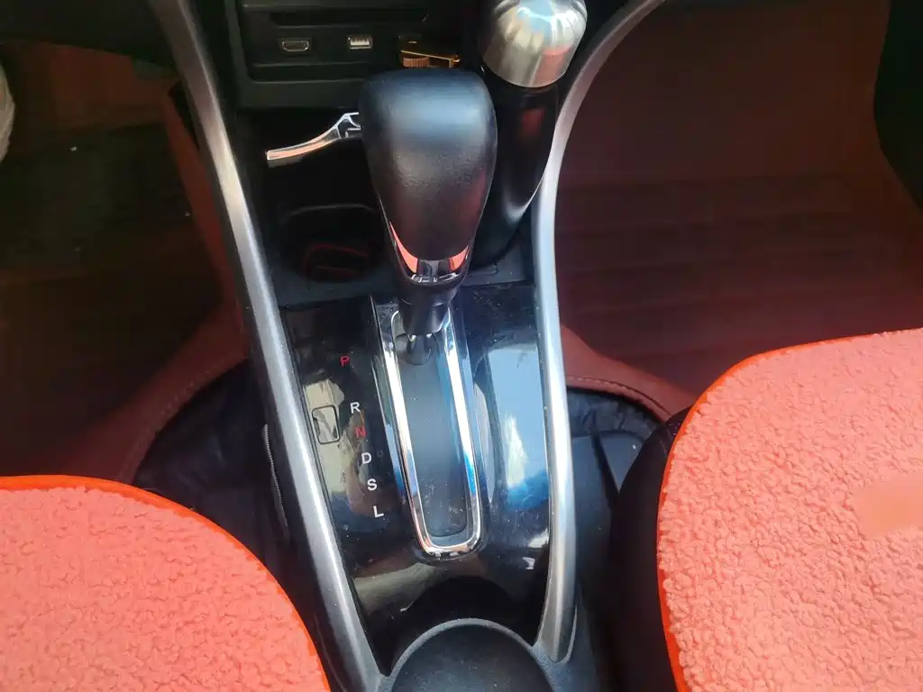 Crider 1.8 L CVT Luxury