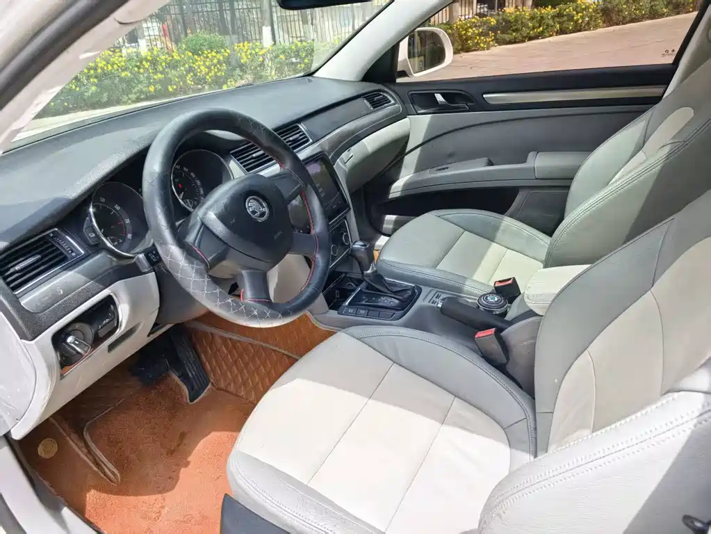 Superb 1.4 TSI DSG Gentleman