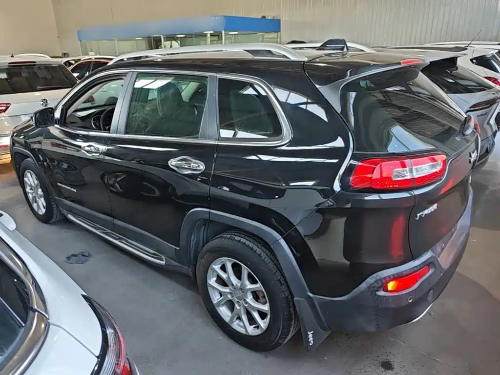 Cherokee 2.0 L Superior