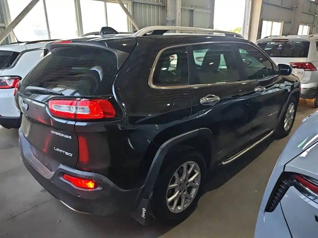 Cherokee 2.0 L Superior