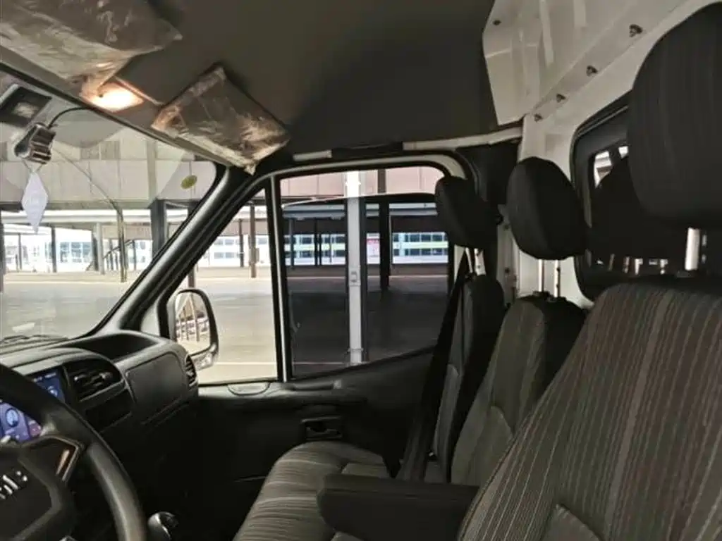 Transit Custom 2.8 T Space King Standard SWB Mid High Roof 3-seat Diesel CN-VI JX493