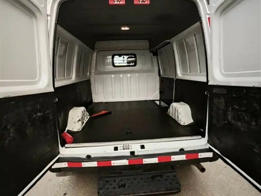 Transit Custom 2.8 T Space King Standard SWB Mid High Roof 3-seat Diesel CN-VI JX493