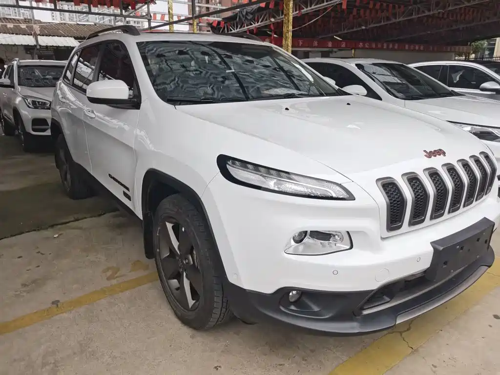 Cherokee 自由光 2016款 2.4 L 75周年致敬版
