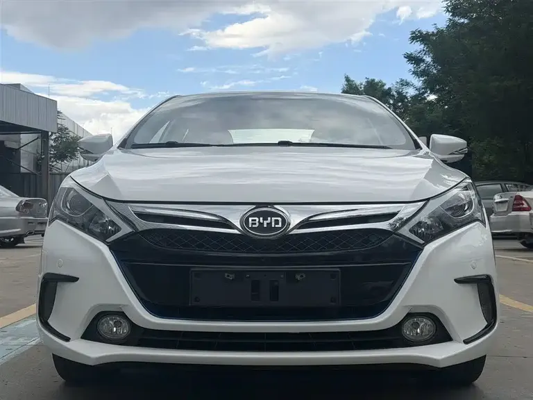 BYD Qin NEV 1.5 T Dual Crown Flagship