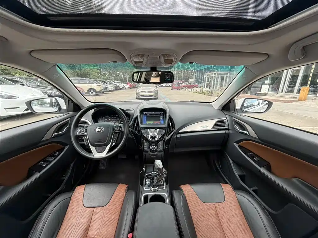 Qin NEV 1.5 T Dual Crown Flagship