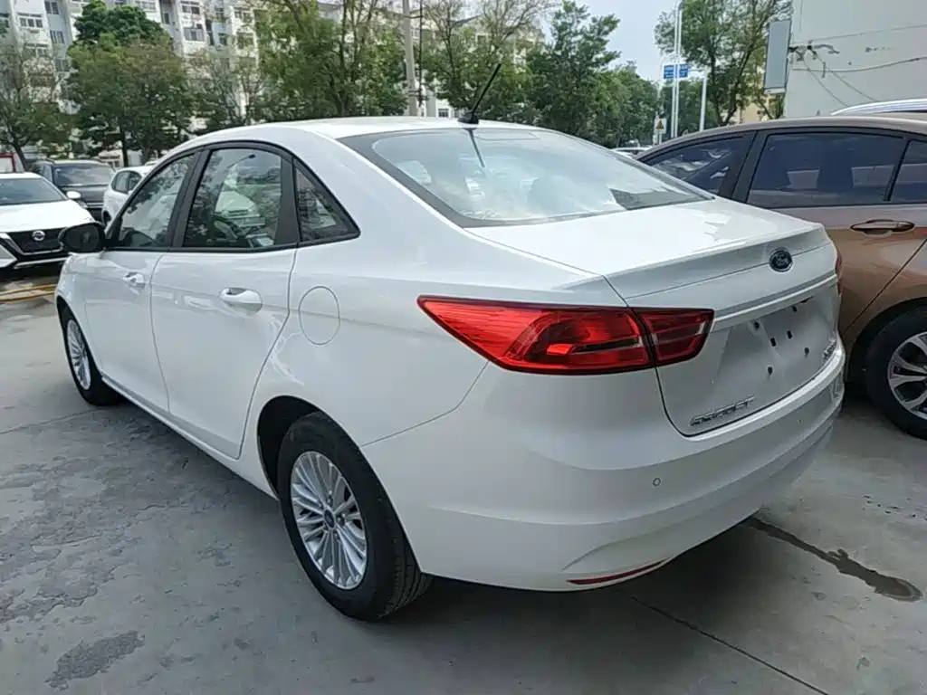 Escort Facelift 1.5 L Manual Comfort