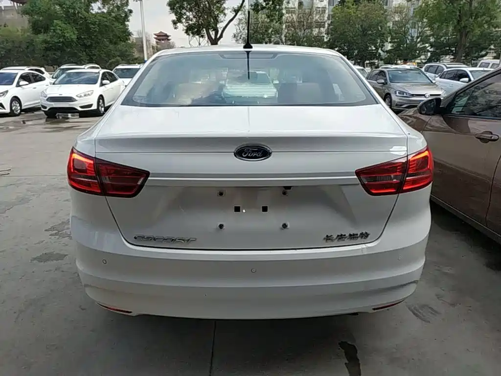 Escort Facelift 1.5 L Manual Comfort
