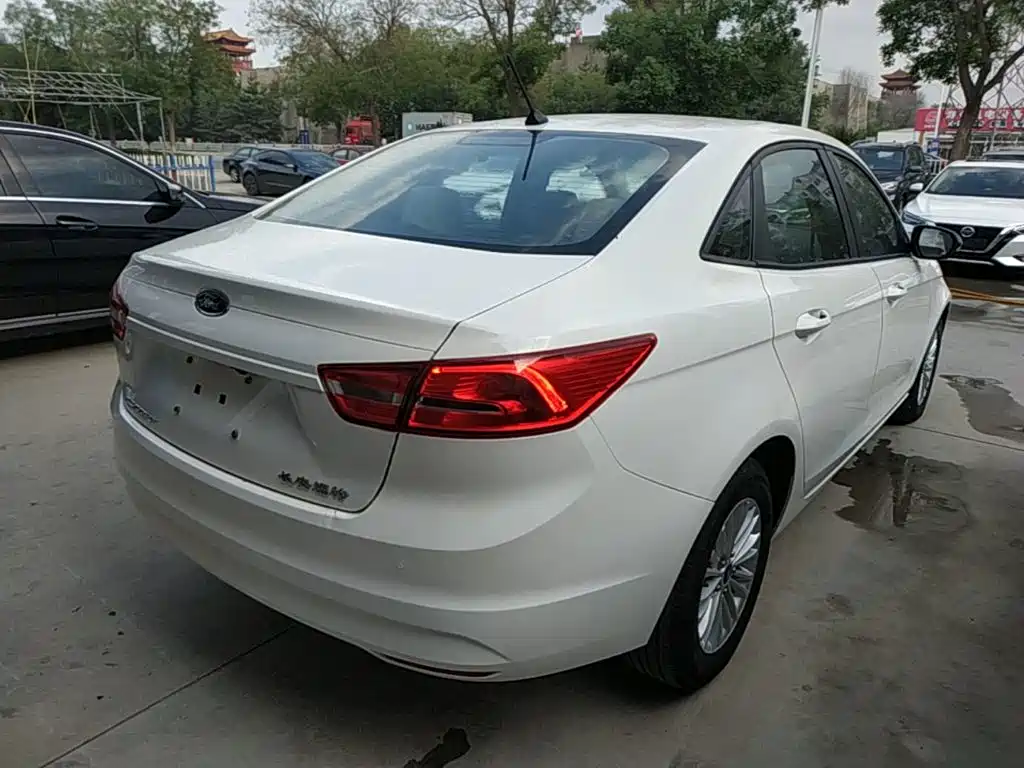 Escort Facelift 1.5 L Manual Comfort