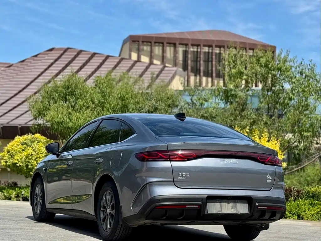 Qin L DM-i Smart Drive 80 KM Leading