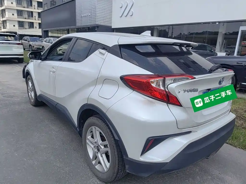 Toyota C-HR 丰田C-HR 2023款 2.0 L智能电混双擎 舒适版