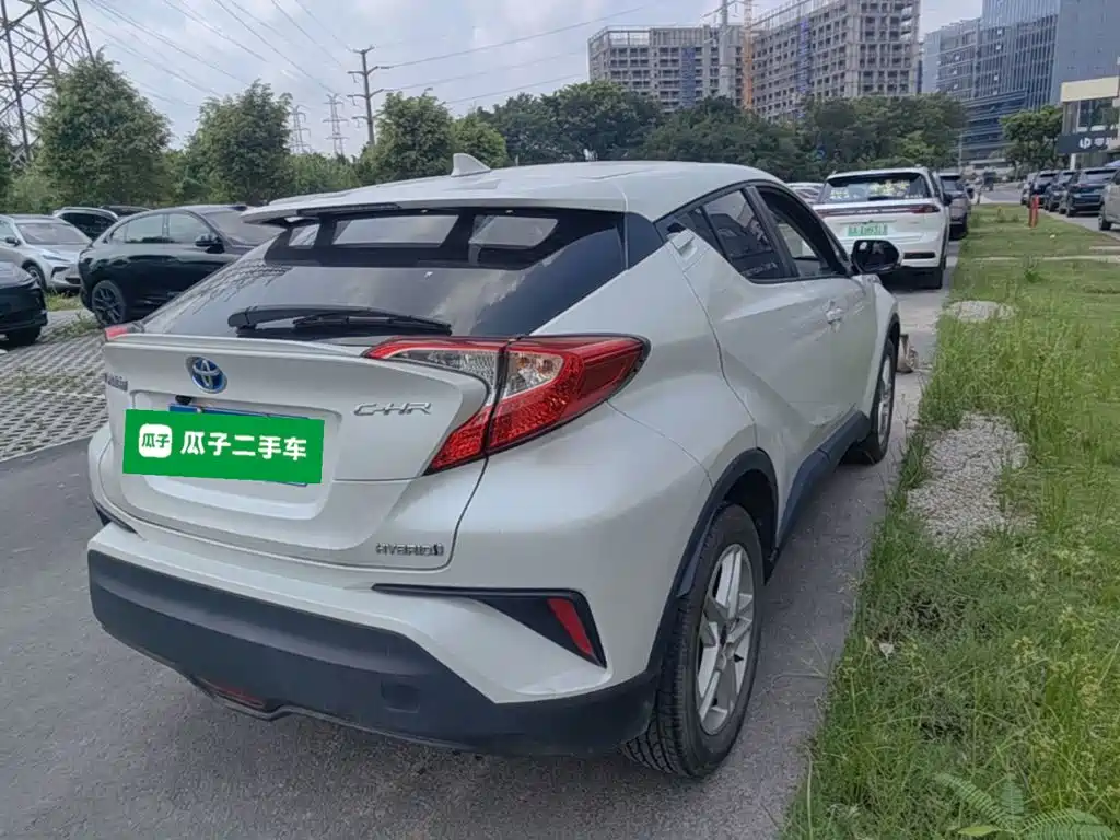 Toyota C-HR 丰田C-HR 2023款 2.0 L智能电混双擎 舒适版