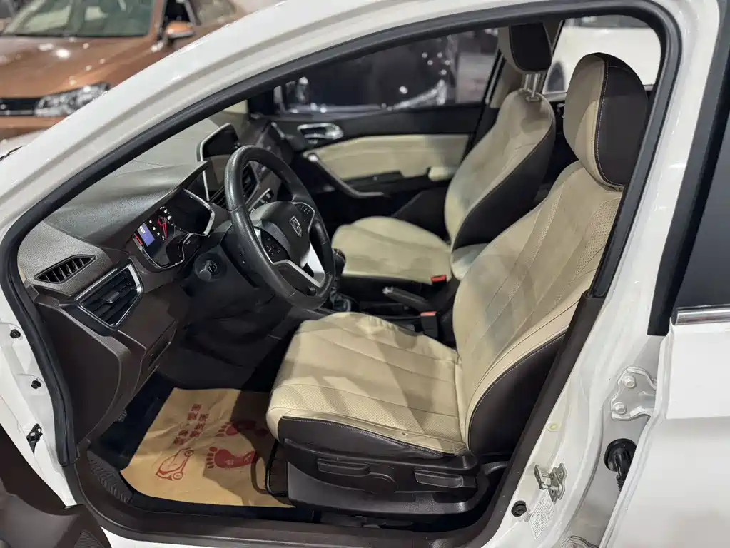 Baojun 310 W 1.5 L Manual Fashion CN-V