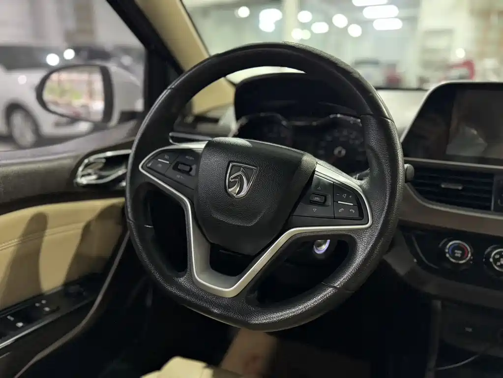 Baojun 310 W 1.5 L Manual Fashion CN-V