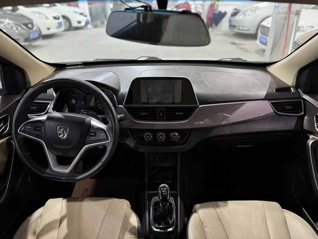 Baojun 310 W 1.5 L Manual Fashion CN-V