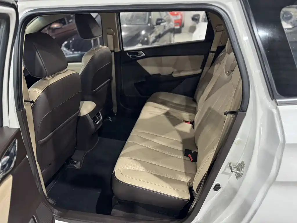 Baojun 310 W 1.5 L Manual Fashion CN-V