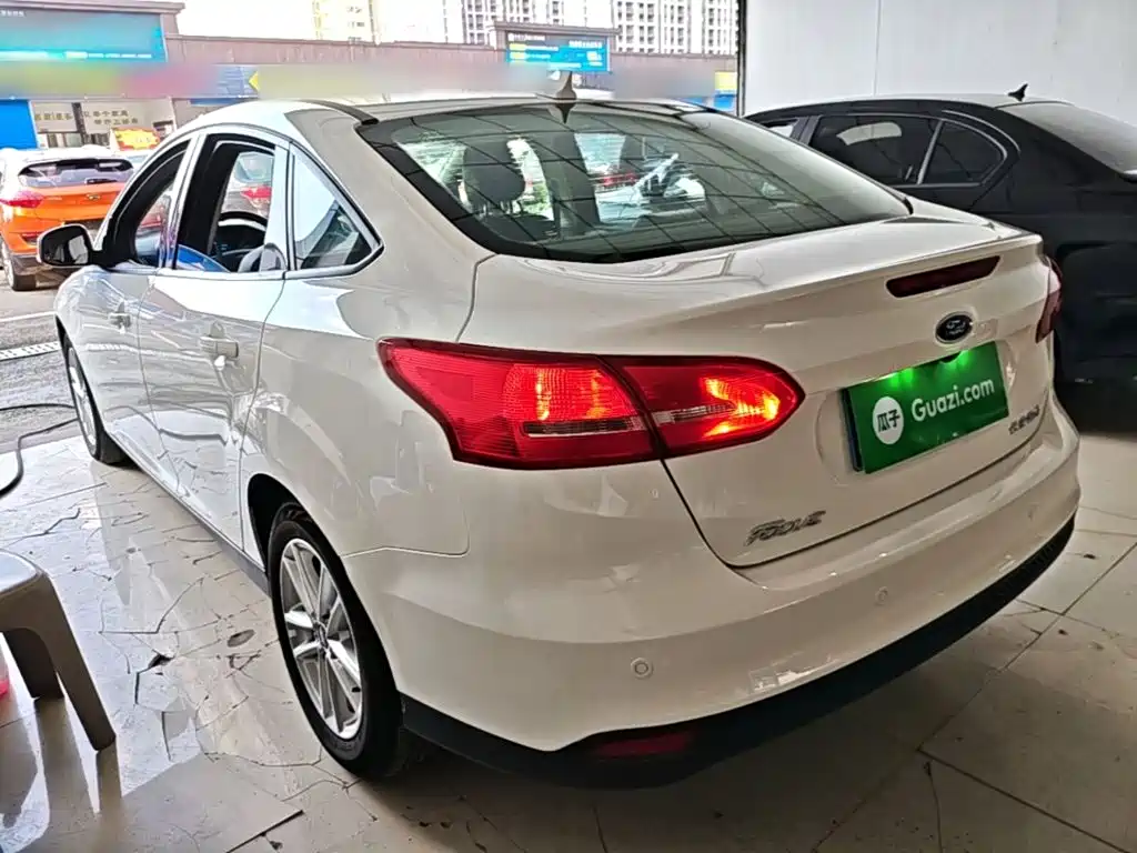 Focus Sedan Classic 1.6 L Auto Style Smart Travel