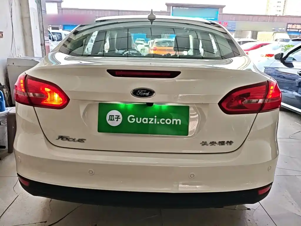 Focus Sedan Classic 1.6 L Auto Style Smart Travel