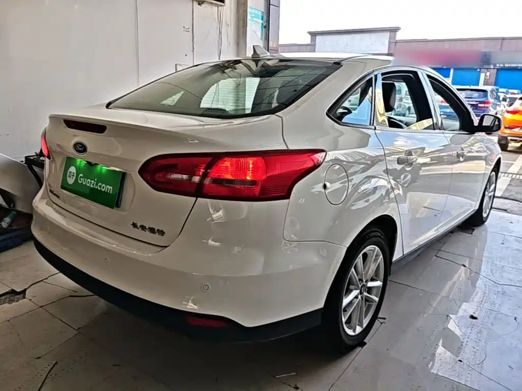Focus Sedan Classic 1.6 L Auto Style Smart Travel