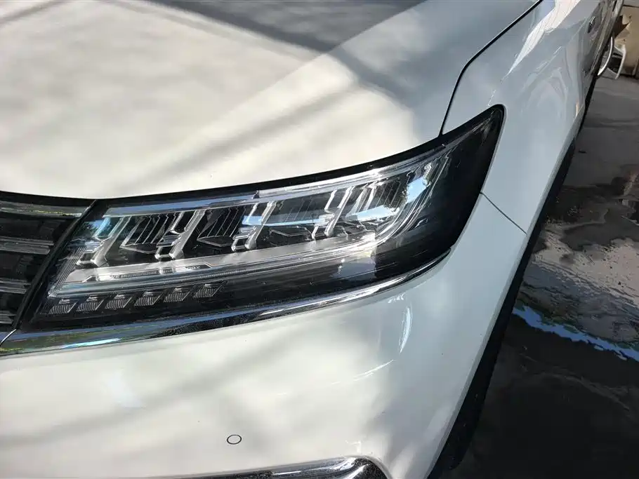 Roewe RX5 20 T 2 WD Auto Internet Smart Supreme