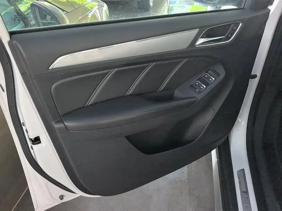 Roewe RX5 20 T 2 WD Auto Internet Smart Supreme