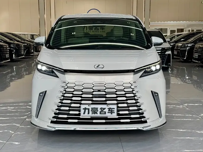 Lexus LM 500 h 6-seat Supreme