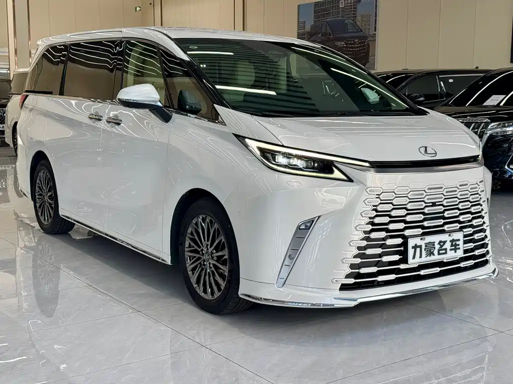 Lexus LM 500 h 6-seat Supreme