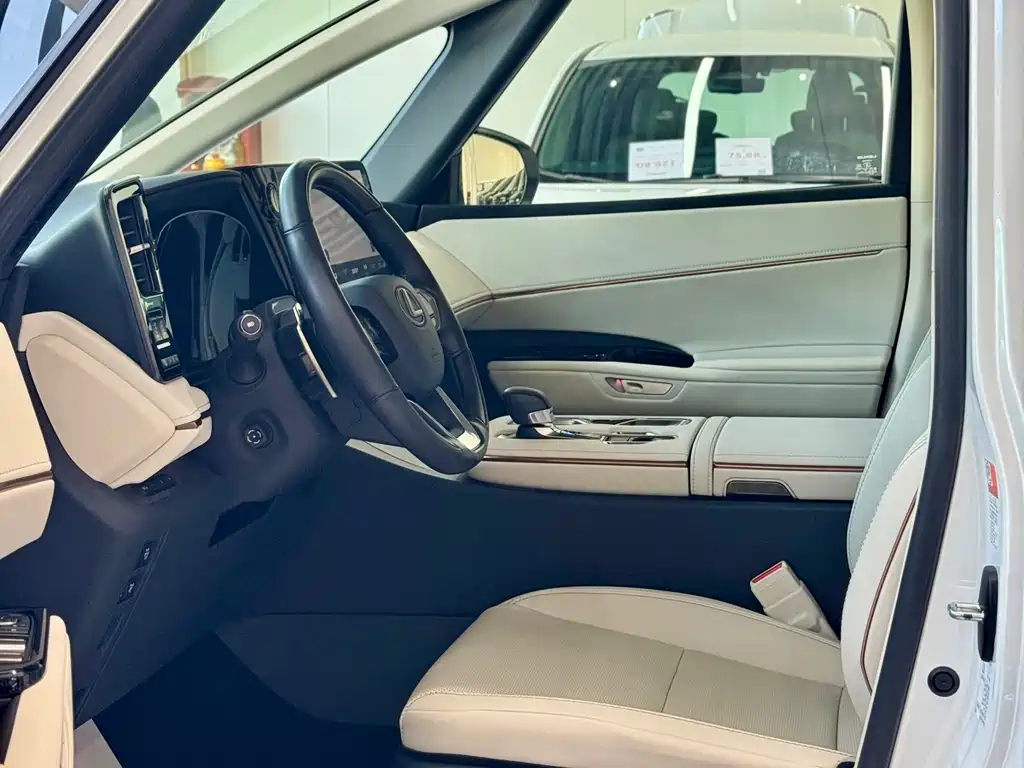 Lexus LM 500 h 6-seat Supreme