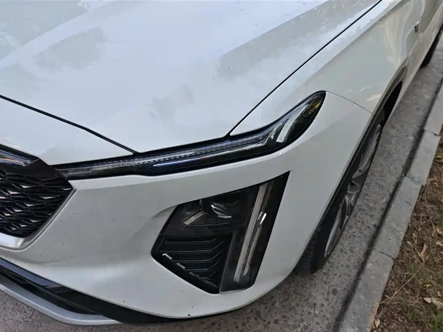 Cadillac GT4 25 T Luxury