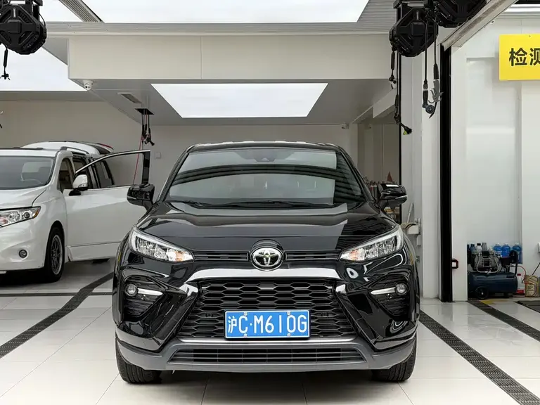 Toyota Wildlander 2.0 L CVT 2 WD Leading