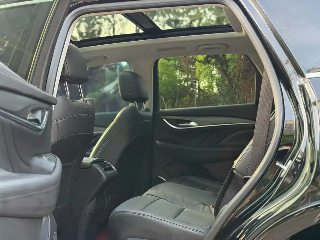 Enclave 28 T 4 WD Distinguished