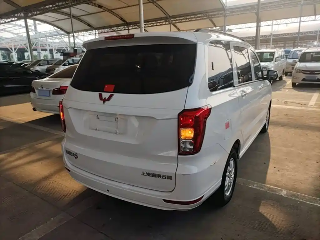Wuling Hongguang Facelift 1.5 L S Standard Electric Assist LAR