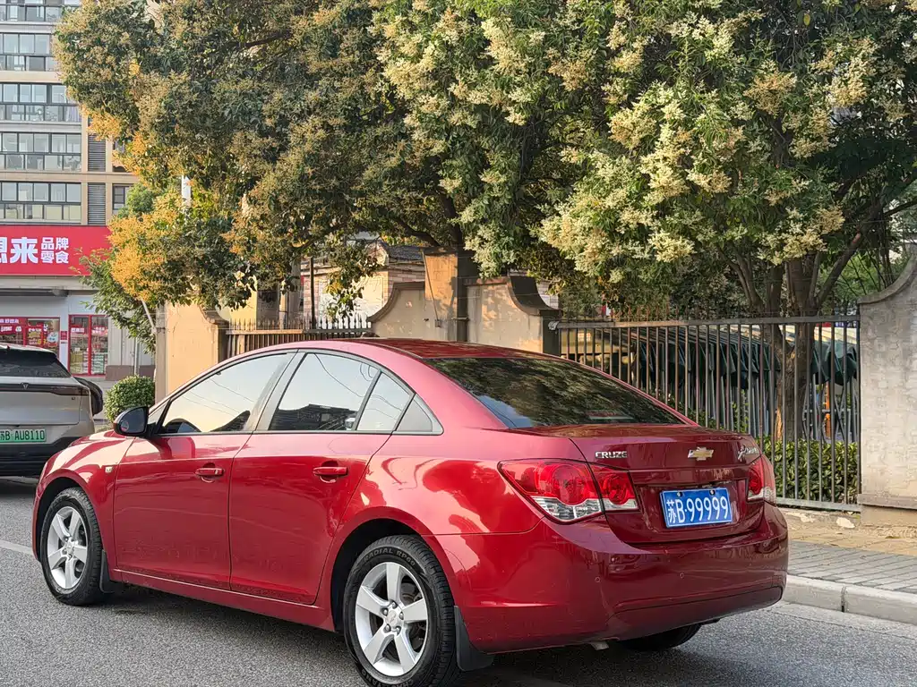 Cruze 1.6 L SE WTCC MT