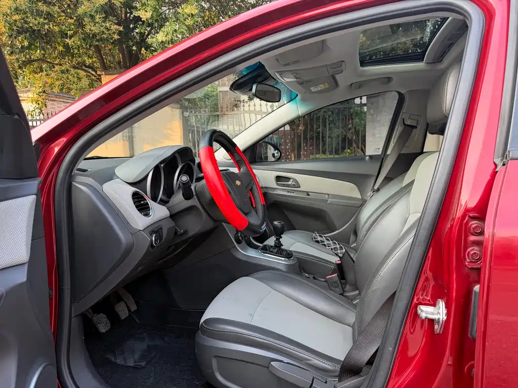 Cruze 1.6 L SE WTCC MT