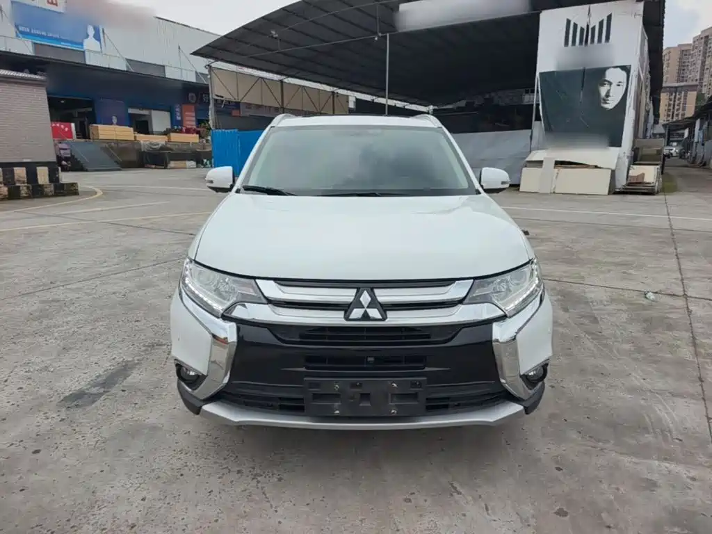 Outlander 2.0 L 2 WD Glory 5-seat