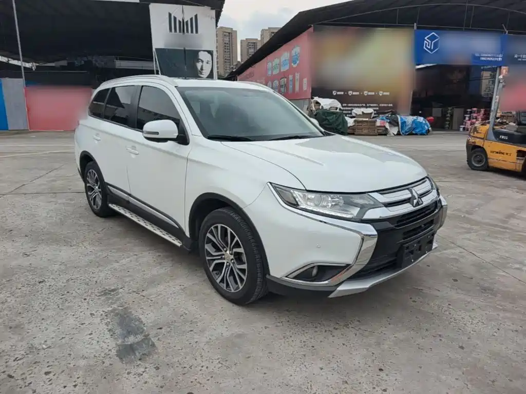 Outlander 2.0 L 2 WD Glory 5-seat