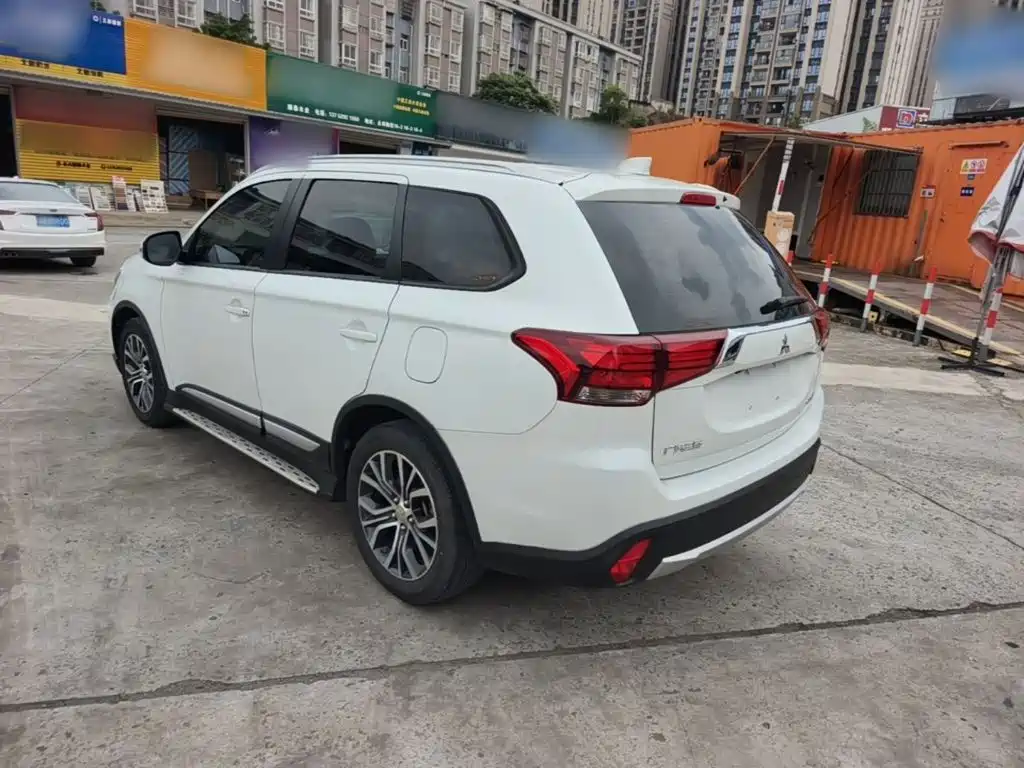 Outlander 2.0 L 2 WD Glory 5-seat