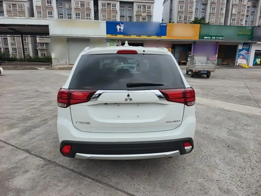 Outlander 2.0 L 2 WD Glory 5-seat