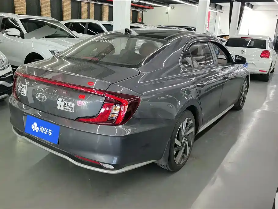 Mistra 名图 2021款 1.8 L CVT LUX尊贵版