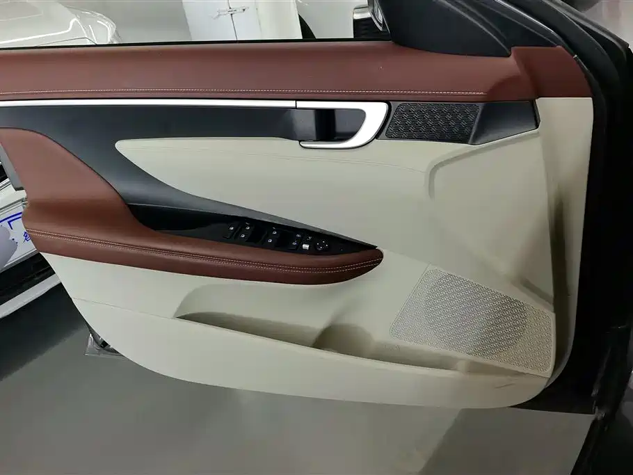 Mistra 名图 2021款 1.8 L CVT LUX尊贵版
