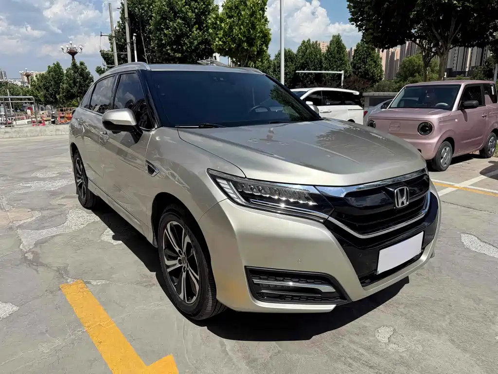 Honda UR-V 370 TURBO 4 WD Honor Shine CN-V