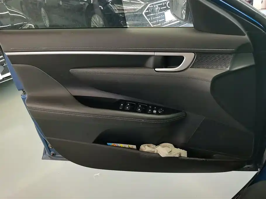 Mistra 名图 2021款 1.8 L CVT LUX尊贵版