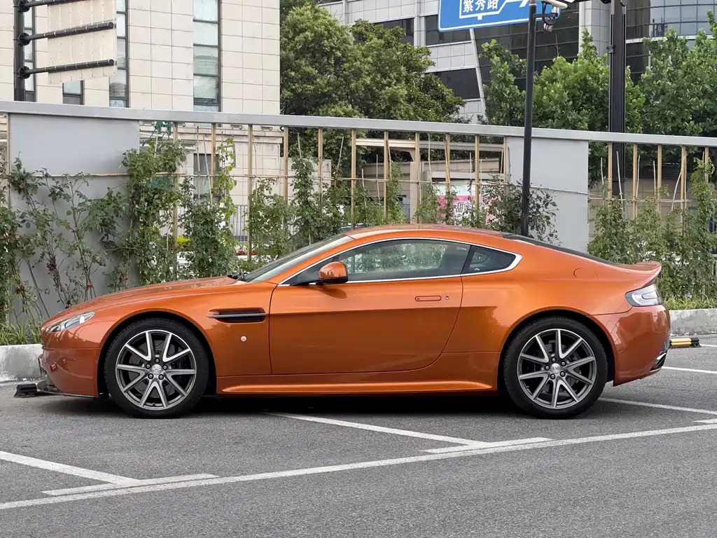 V8 Vantage 4.7 L S Coupe